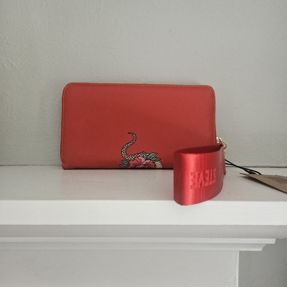 NWT Steve Madden BZip Lunar New Year wristlet - Picture 2 of 4